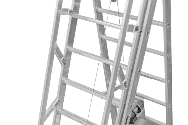 Brede opstaptreden van de Hymer 2280 ladder