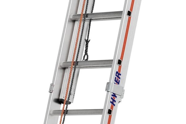 Detail van het touwoptreksysteem van de Hymer 4061 ladder